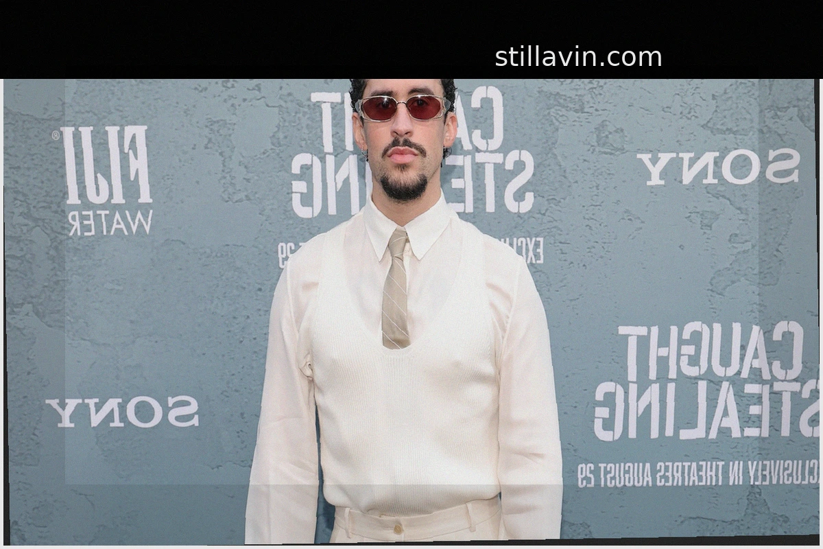 Bad Bunny присоединяется к 'Истории игрушек 5' как Пицца в солнечных очках