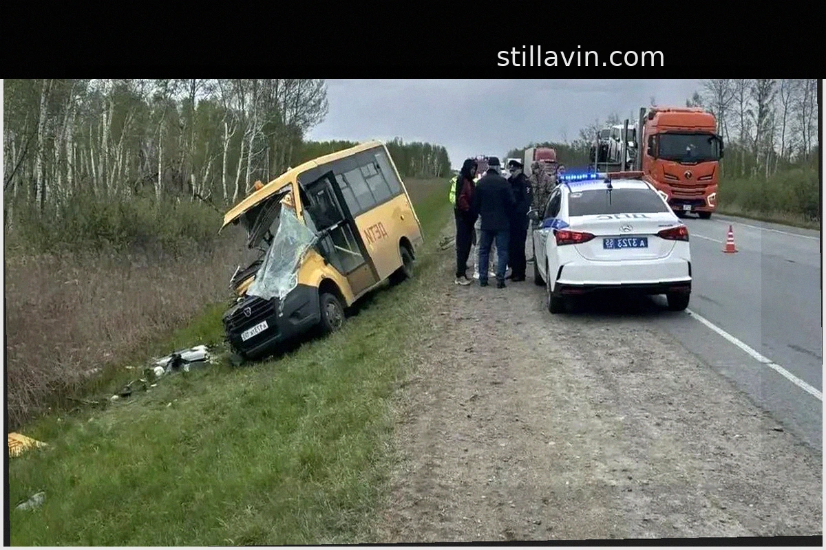 Смертельное ДТП со школьным автобусом в Омской области: погиб ребенок, 10 пострадавших